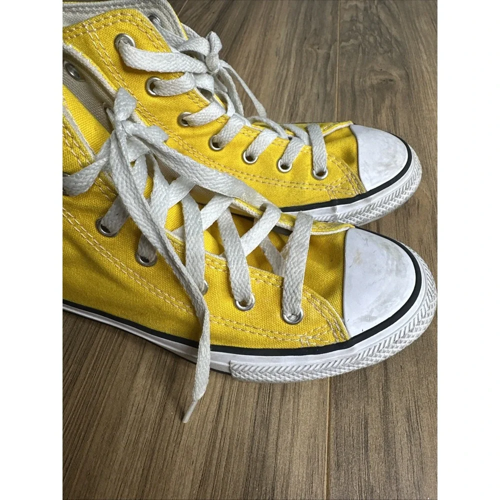 Chick Taylor Converse Kids‎ Size 3 High top Sneakers Yellow